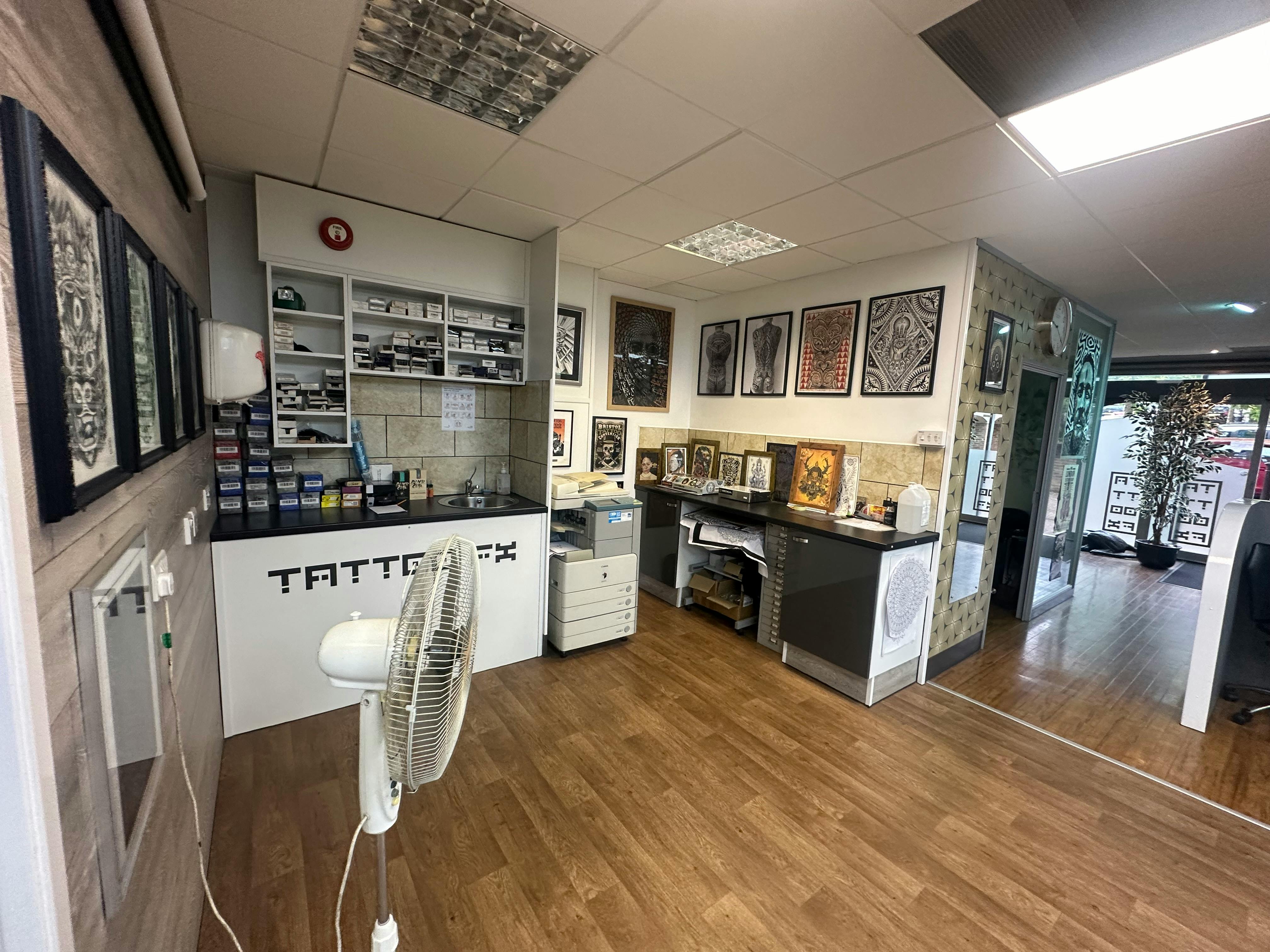 Unit 4, 32 Middle Village, Haywards Heath, Retail To Let - IMG_4290.jpg