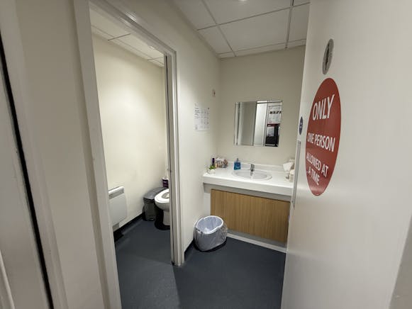 15 Victoria Square, Droitwich, Retail To Let / For Sale - Image 11