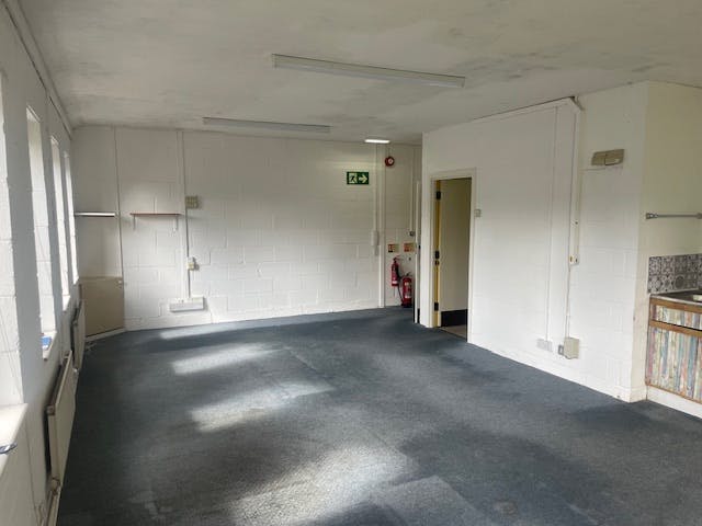 Unit 8, Forest Park Business Units, Bracknell, Offices To Let - image2.jpeg