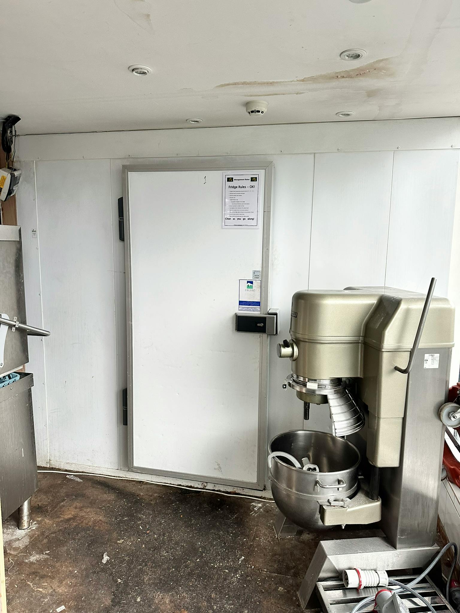 Unit 12, 8 Kew Bridge Road, Brentford, Restaurant To Let - IMG_2549.JPEG