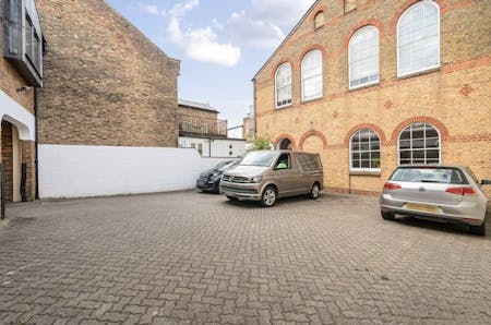 Prince Leopold House, 71-73 Victoria Street, Windsor, Office To Let - IMG_7262.jpg