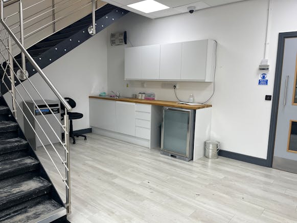 Modern Warehouse, Unit 5 Century Court, Aylesbury, Industrial To Let - IMG_1104.JPG