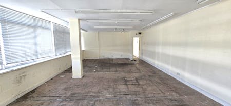 Unit 9, Lyndean Industrial Estate, London, Industrial To Let - 20260408_163833 - Edited.jpg