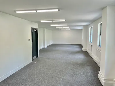 Unit 1  Airlinks Industrial Estate, Heston, Heathrow, Warehouse To Let - 3 Airlinks Office 2.jpg