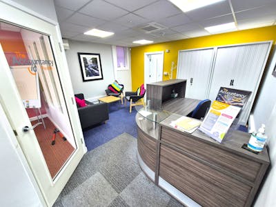 386 Buxton Road, Stockport, Office / Retail To Let - 20250717_123535.jpg