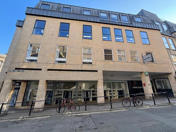 28 High Street, Bath, Retail To Let - NIHN6889.JPG