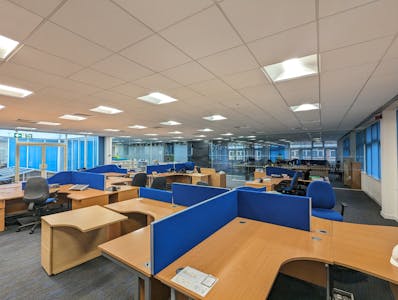 Hanover House, Waltham Cross, Office To Let - PXL_20231215_133629022.jpg