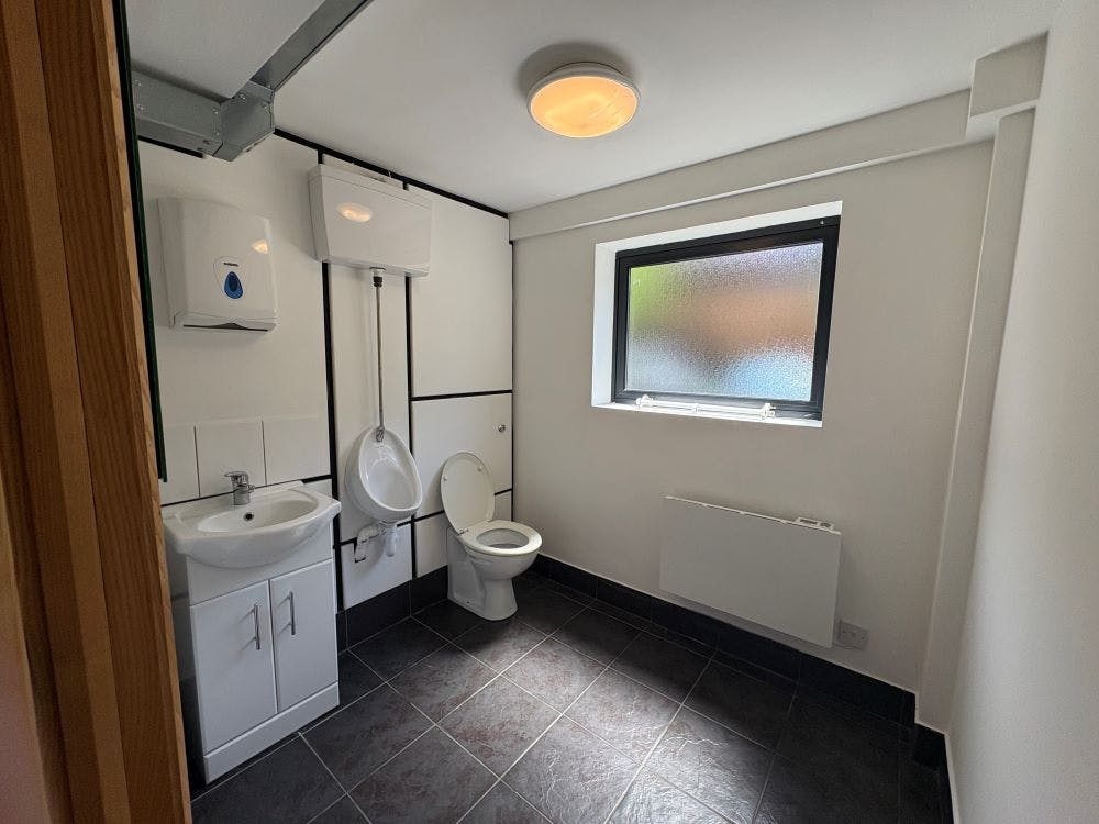 Unit 11-12 Somerville Court, Banbury, Office To Let / For Sale - image00083.jpg