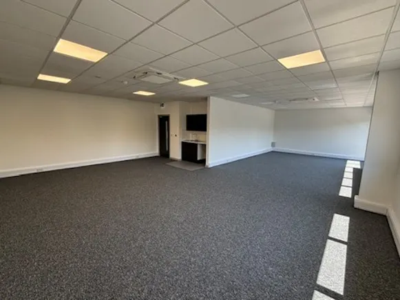 Unit 9, Hatch Industrial Park, Basingstoke, Industrial To Let - Picture10.jpg