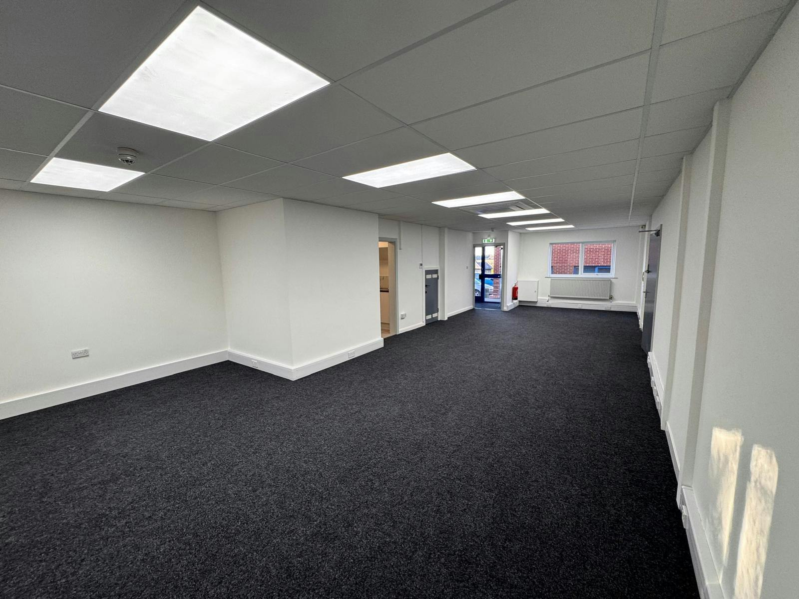 Office in Fareham - photo 4