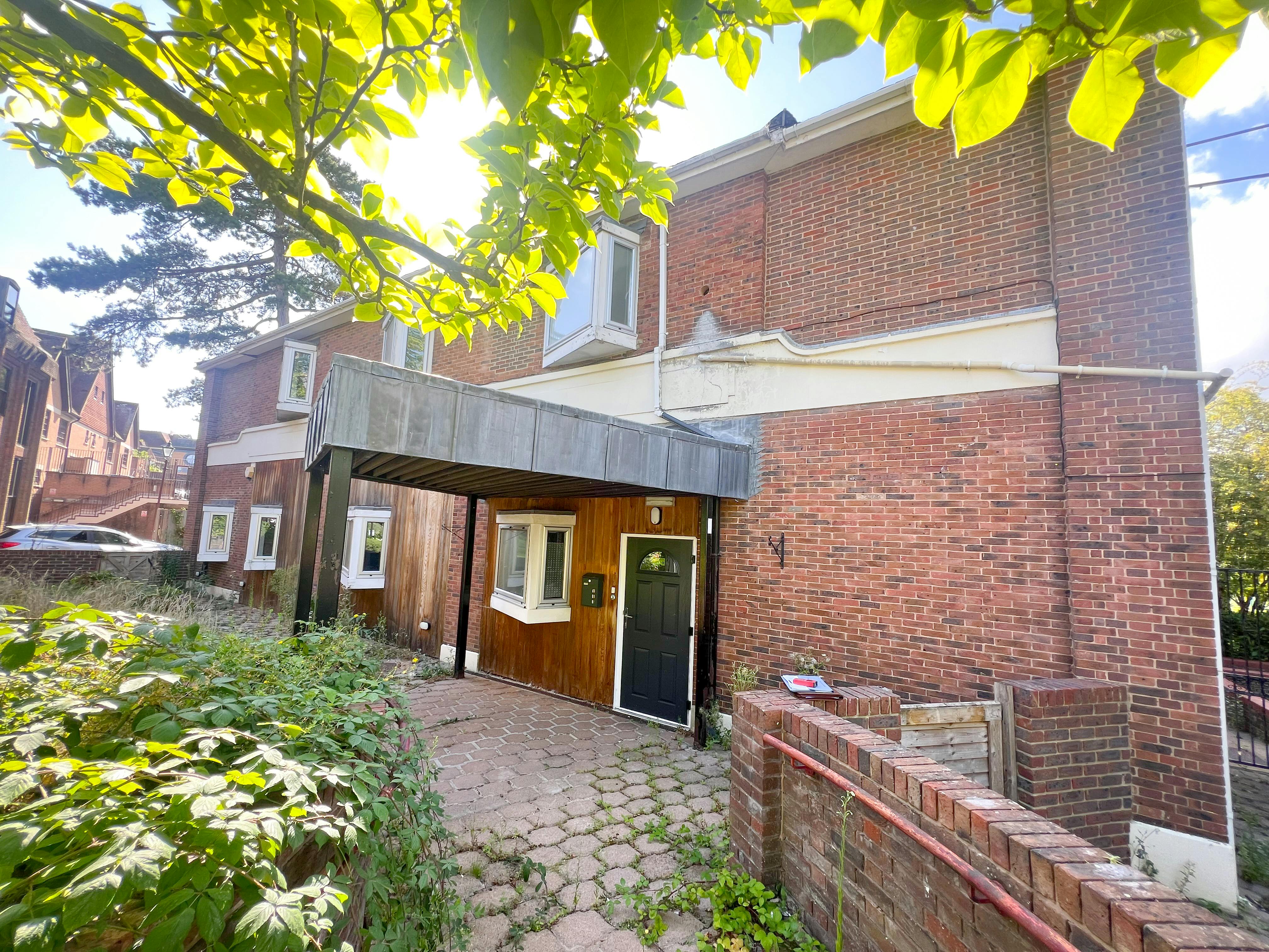 Park House Lodge, Horsham, Office / Other To Let - IMG_8490.jpg