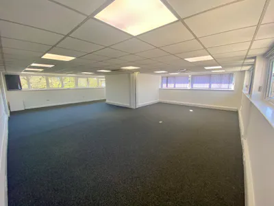 Unit 17 The Bell Centre, Crawley, Industrial / Warehouse To Let - IMG_0163.jpeg