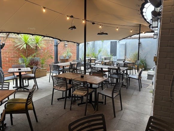 Broadway Parade, London, Investment / Leisure For Sale - 23.jpg