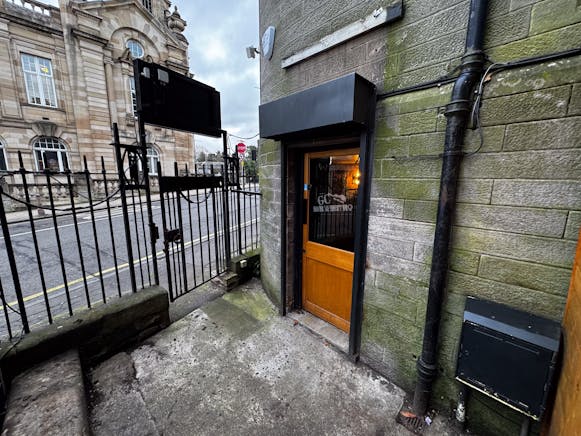 Fully Fitted 44 Cover Licensed Bar & Restaurant, 1-2 Lower Auchingramont Road, Hamilton To Let - IMG_3373.jpg