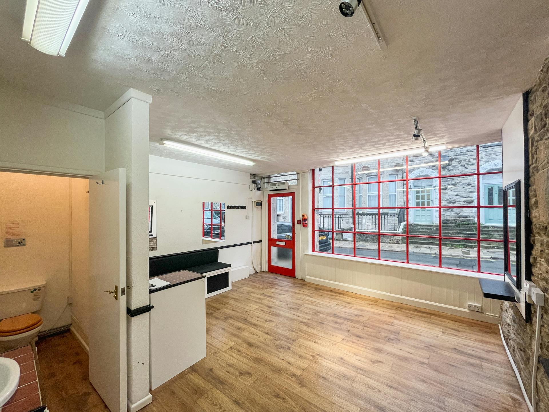 Retail/Shop in Swanage - photo 2