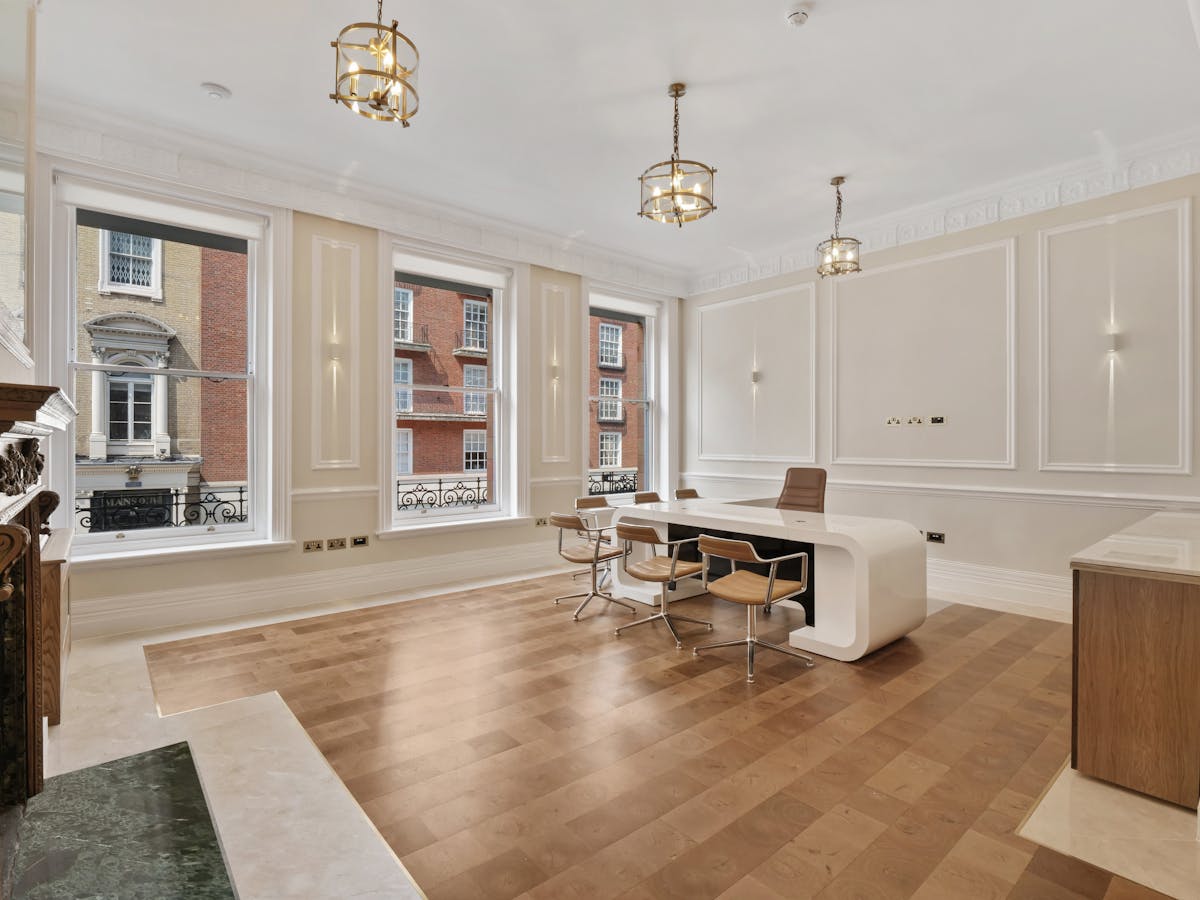 9e8902e164080c376c22b01aa298860b 1st Floor Front Room