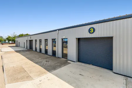 Units 2-4 The Point, Aylesbury, Industrial To Let - 112372_Unit 2 3 The Point (2).jpg