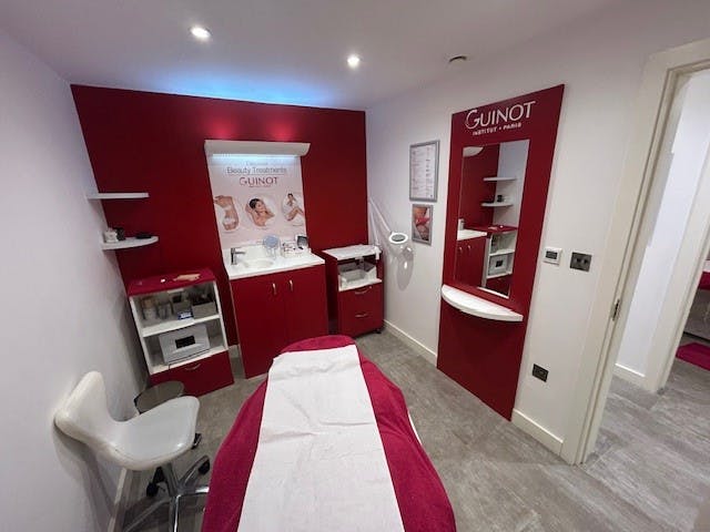 35 St. Leonards Road, Windsor, Retail To Let - Treatment room.jpg