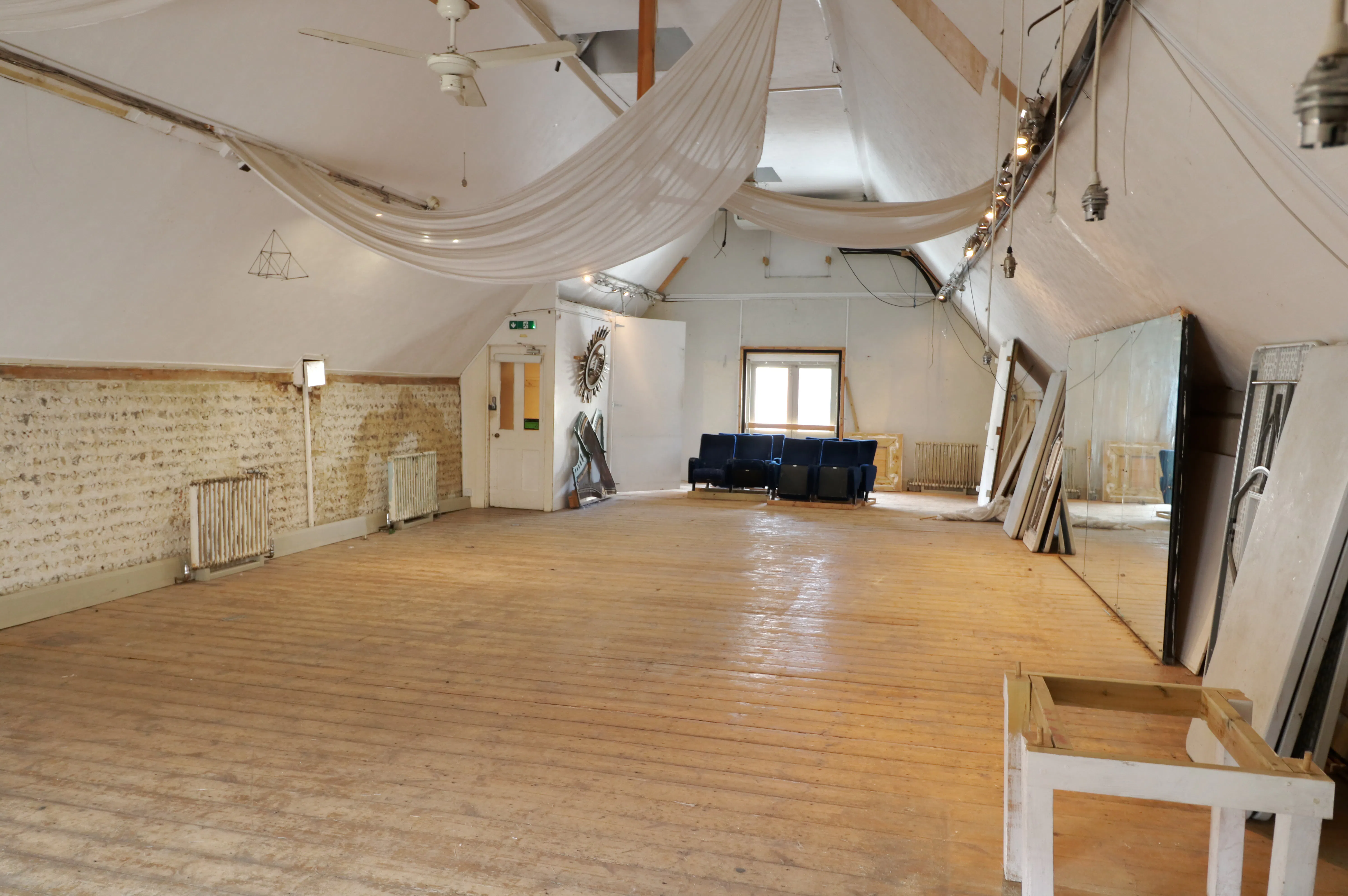 20 West Street, Shoreham-by-Sea, Office / Retail To Let - Main space 4.jpg