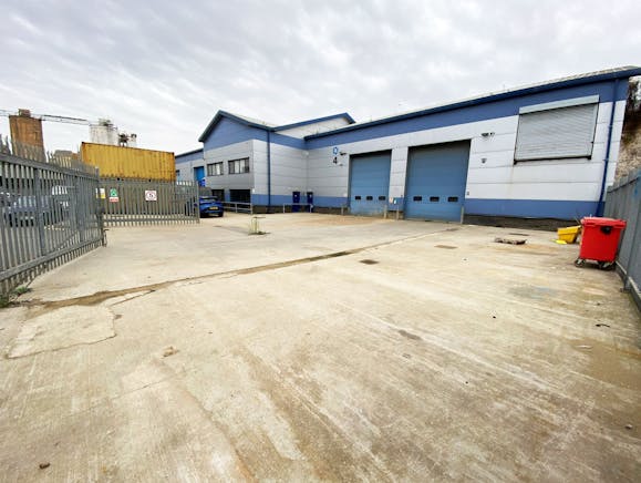 Unit 4 Castle Park West Thurrock, 730 London Road, Grays, Industrial To Let - 4CastleParkrear.jpg