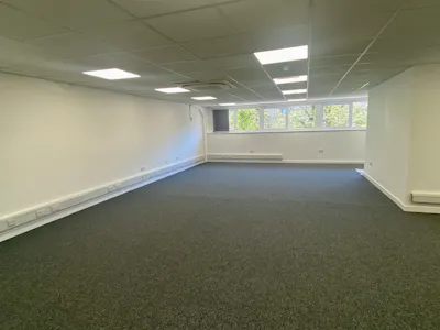 Unit 15 The Bell Centre, Crawley, Industrial / Warehouse To Let - IMG_0157.jpeg