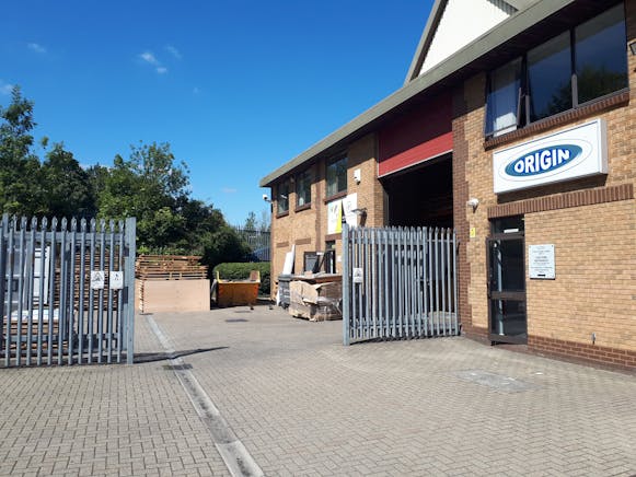 Unit 1 The Rutherford Centre, Basingstoke, Industrial To Let - 20190823_133157.jpg