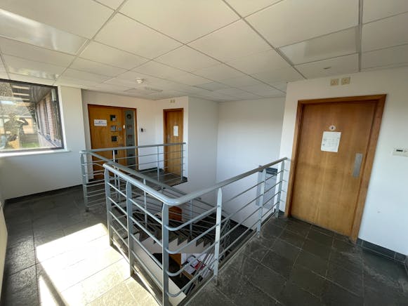 First Floor, Regent House, Battle, Office To Let - IMG_4201.JPEG