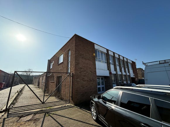 18 Towerfield Road, Southend-on-Sea, Industrial To Let - WhatsApp Image 2026-03-06 at 09.48.00 (2).jpeg