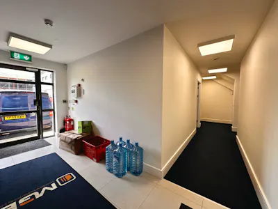 4 Imperial Court, Luton, Office To Let - 20260617_090938408_iOS.jpg