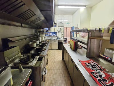 146 Sutton Road, Southend-on-Sea, Residential Flat / Retail To Let - 3d5a6b55-WhatsApp 20Image 202026-02-02 20at 2016.33.57 20 281 29.jpeg