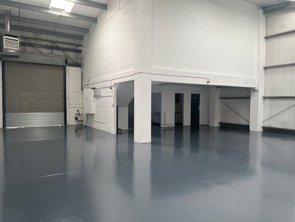 Unit 9, Vale Industrial Estate, Aylesbury, Industrial To Let - IMG_3111.JPG