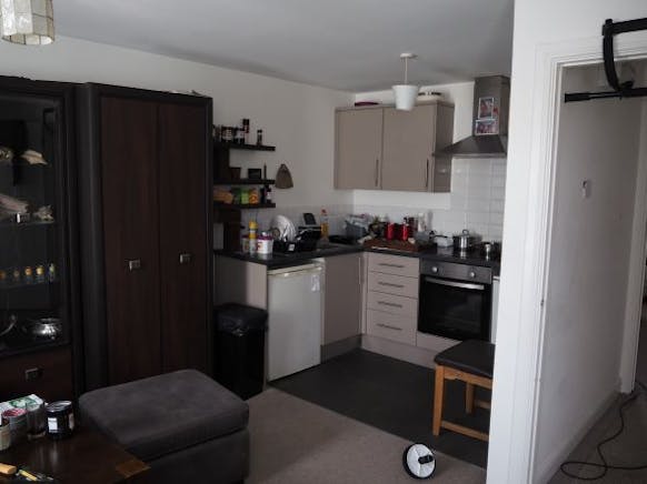 5 London Road, Stroud, Office For Sale - Int Flat .JPG