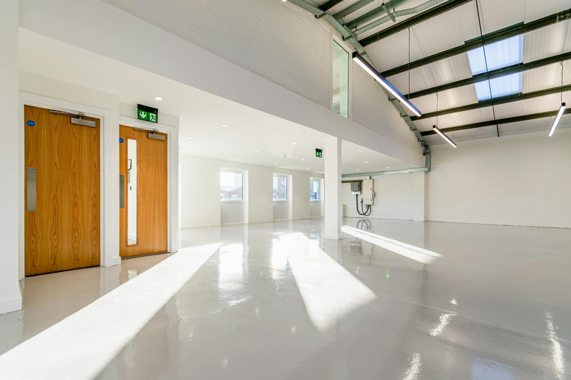 Retail/Shop in New Milton - photo 3