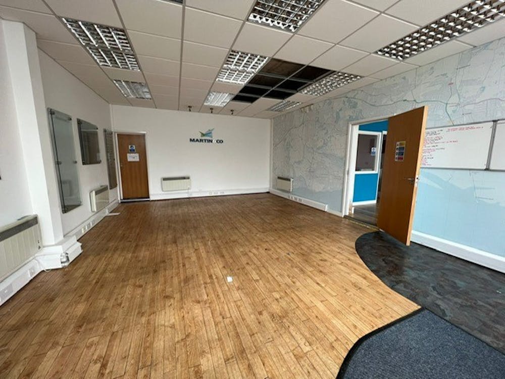 136 London Road - pic 1.jpg