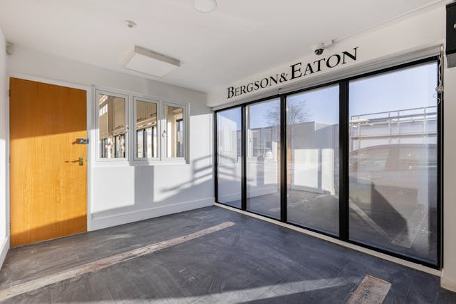 Showroom / Warehouse unit, 4-12 Kempson Close, Aylesbury, Industrial / Retail To Let - 101955_4-12-Kempson-Close-Gatehouse-Way (22).jpg