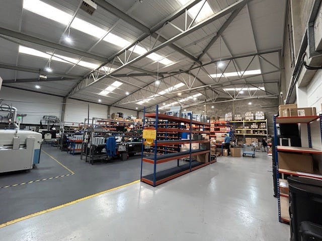 Industrial Unit in West Drayton - photo 2