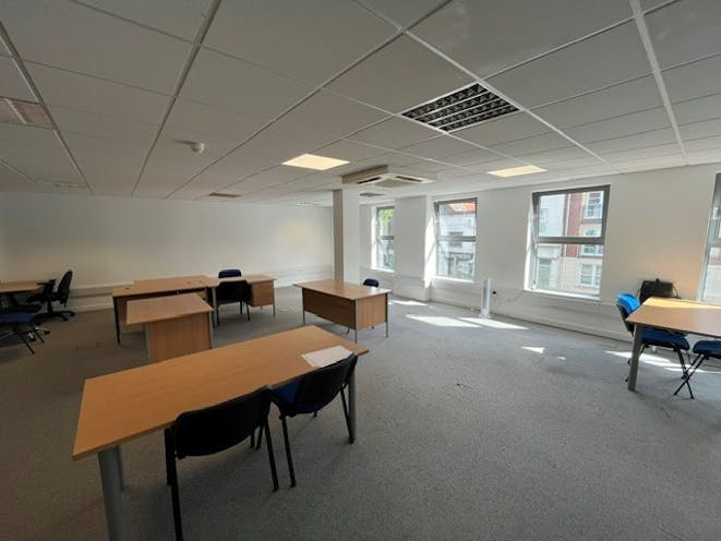 1st Floor, 118 London Street, Reading, Office For Sale - 1.jpg