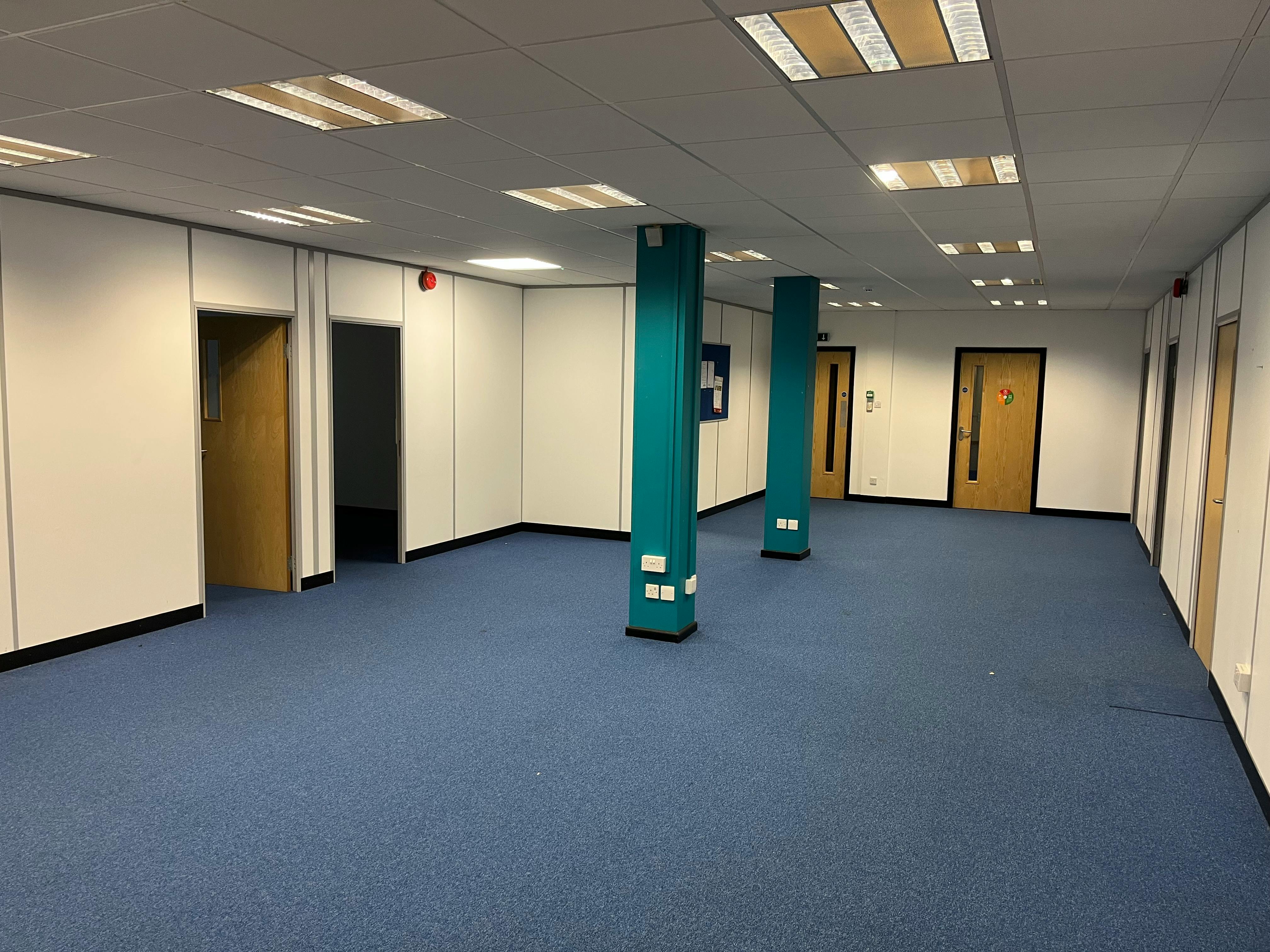 Office in Eastleigh - photo 3