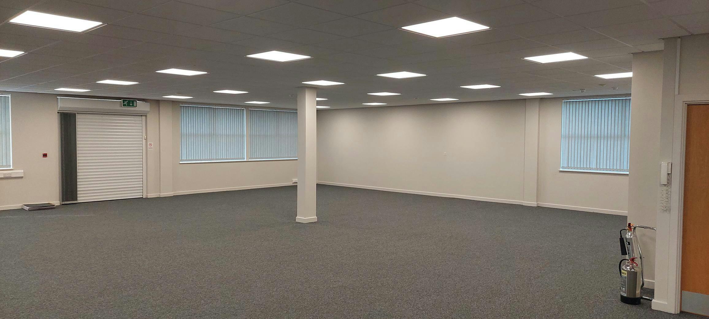 Office in Halesowen - photo 2