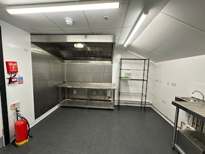 Encore Kitchens, 110-118 Markfield Road, London, Industrial To Let - 20260226_104232290_iOS.jpg