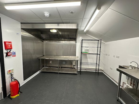 Encore Kitchens, 110-118 Markfield Road, London, Industrial To Let - 20260226_104232290_iOS.jpg