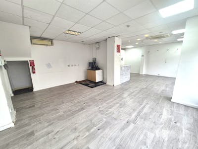 143 Castle Street, Stockport, Retail To Let - 20260309_132800.jpg