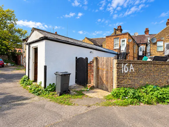 14 King Street, Stanford-le-Hope, Mixed Use / Retail For Sale - WhatsApp Image 2026-10-06 at 13.29.05.jpeg