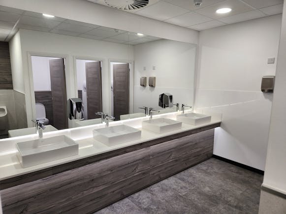 Regency House, Basildon, Office To Let - Ref 17 Regency House  Mens Toilets.jpg