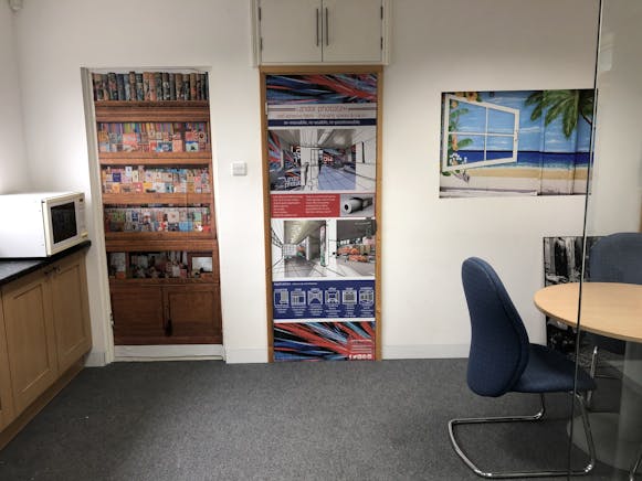 51 Clarence Road, Fleet, Offices To Let - 20201012 144117.jpg