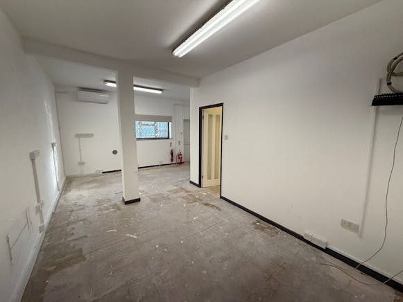 250 London Road, Benfleet, Retail To Let - WhatsApp Image 2026-03-19 at 17.29.33 (4).jpeg