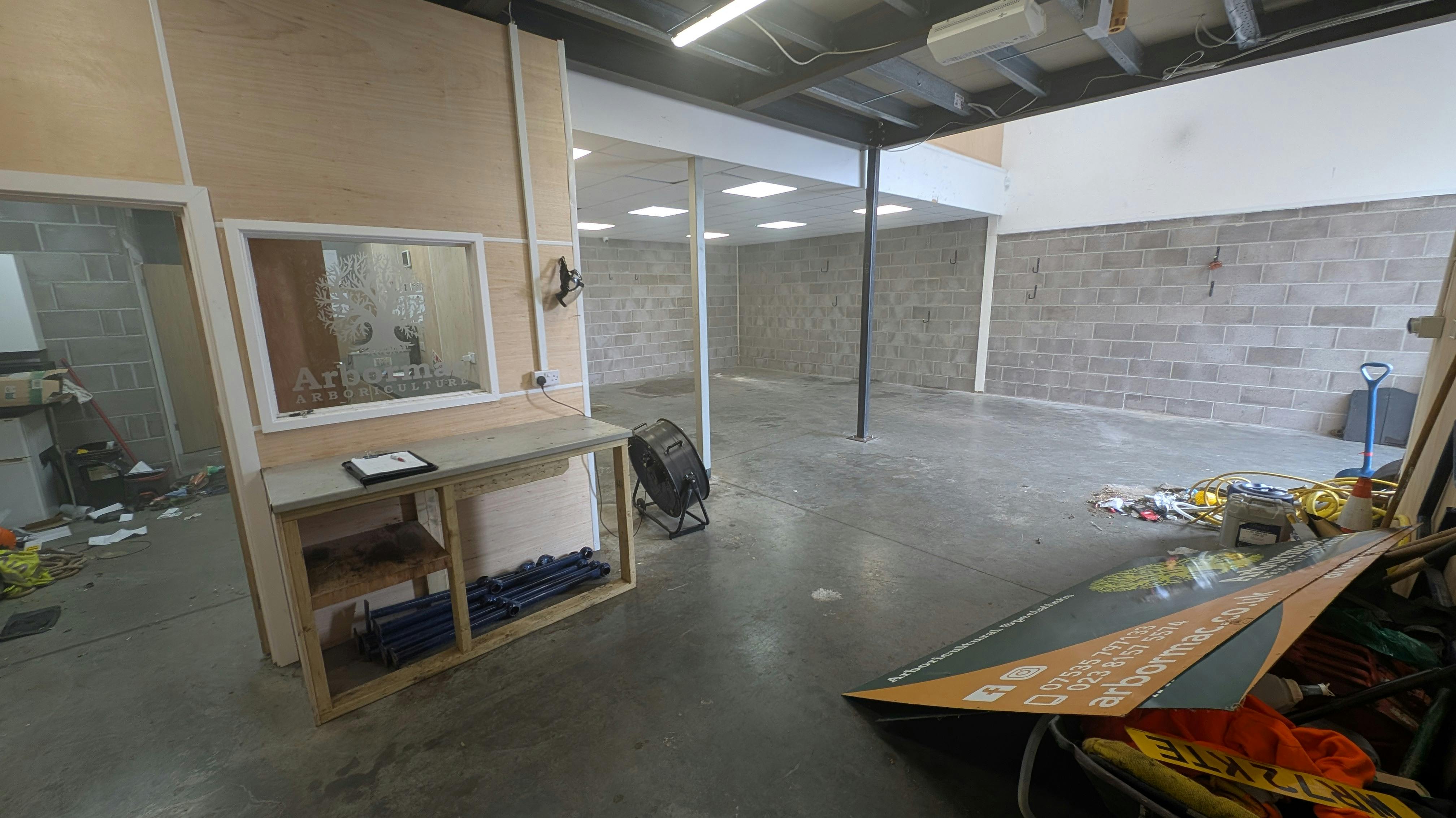 Industrial Unit in Southampton - photo 3