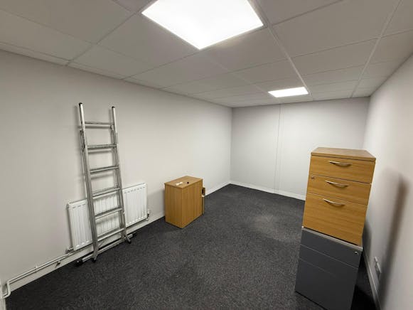 2 Parkside Centre, Southend-on-Sea, Industrial To Let - IMG20251014WA0013.jpg