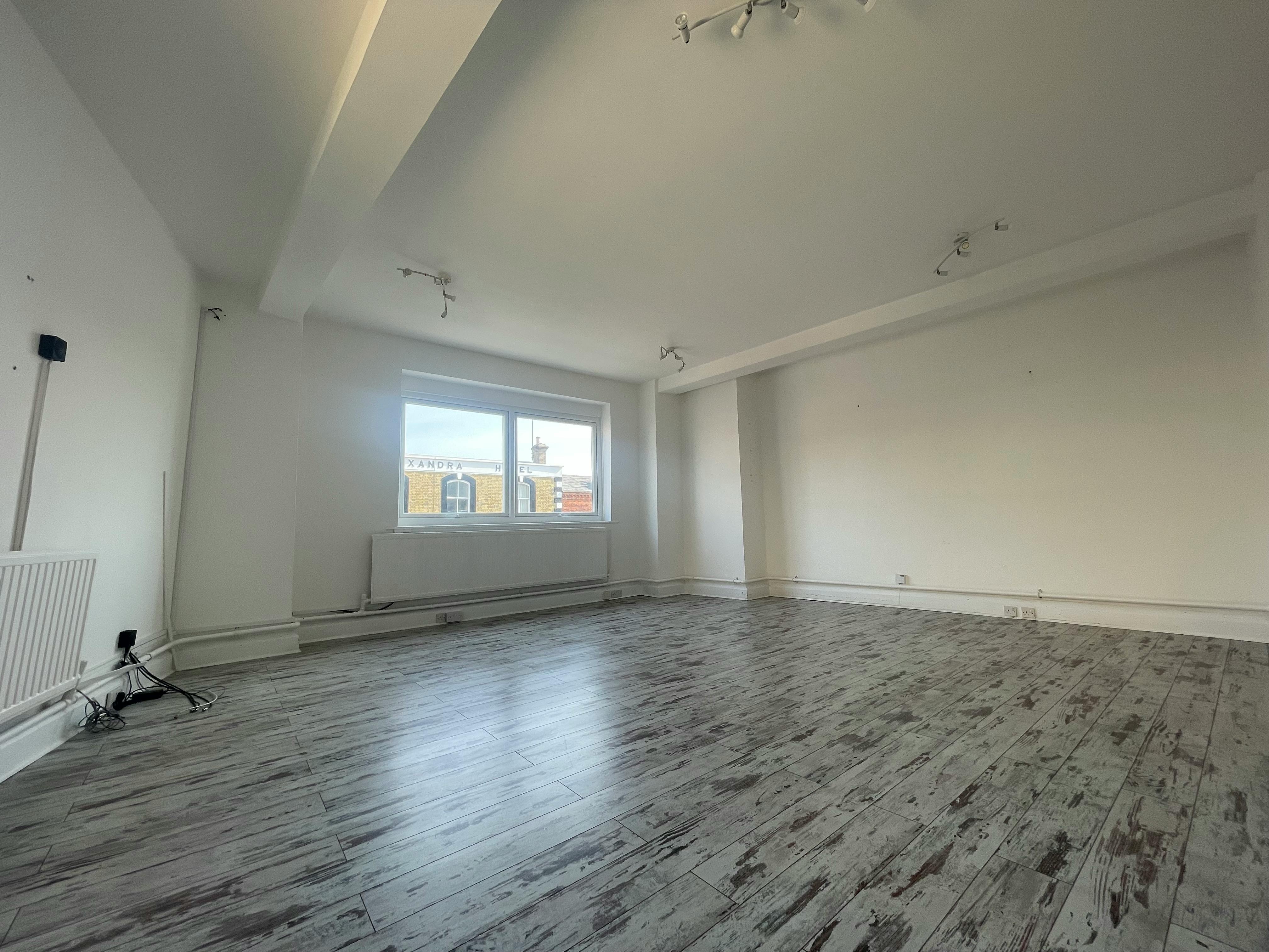 Office in Southampton - photo 3