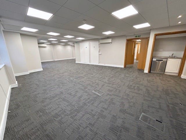 Queen Caroline House, 3 High Street, Windsor, Office To Let - Int again 1.jpg